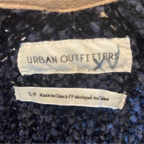 Women's Urban Outfitters Chunky Chenille Navy Sweater Size Small - Picture 4 of 6
